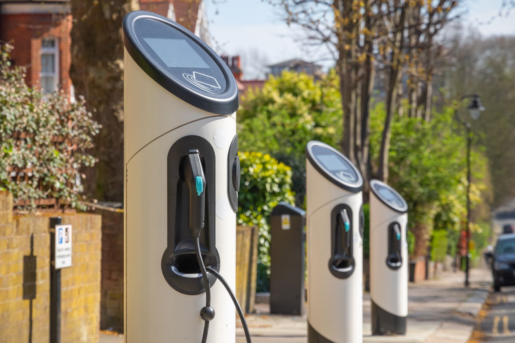 Zenith_EV_Driver_guide_choosing_a_home_charge_point_on_street_charging